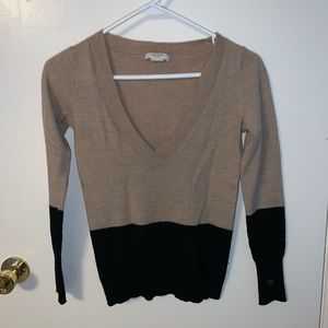 Club Monaco Black and Beige Long Sleeve V-Neck